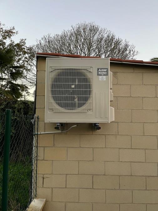 INSTALACIÓN AEROTERMIA CON MÁQUINA MITSUBISHI Y RADIADORES DE BAJA TEMPERATURA INSTALACIÓN AEROTERMIA CON MÁQUINA MITSUBISHI Y RADIADORES DE BAJA TEMPERATURA