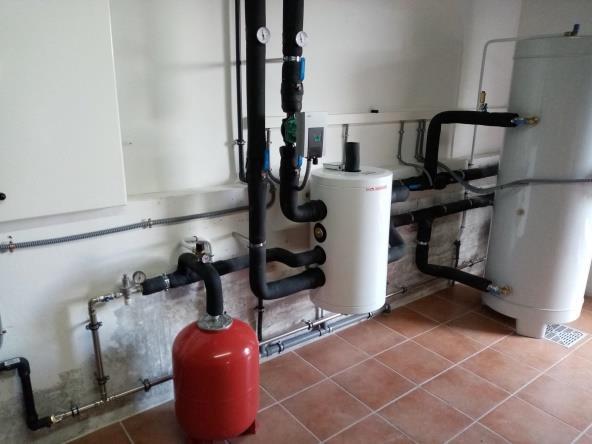 INSTALACIÓN DE AEROTERMIA CON MÁQUINA SAUNIER DUVAL Y RADIADERES DE BAJA TEMPERATURA. INSTALACIÓN DE AEROTERMIA CON MÁQUINA SAUNIER DUVAL Y RADIADERES DE BAJA TEMPERATURA.