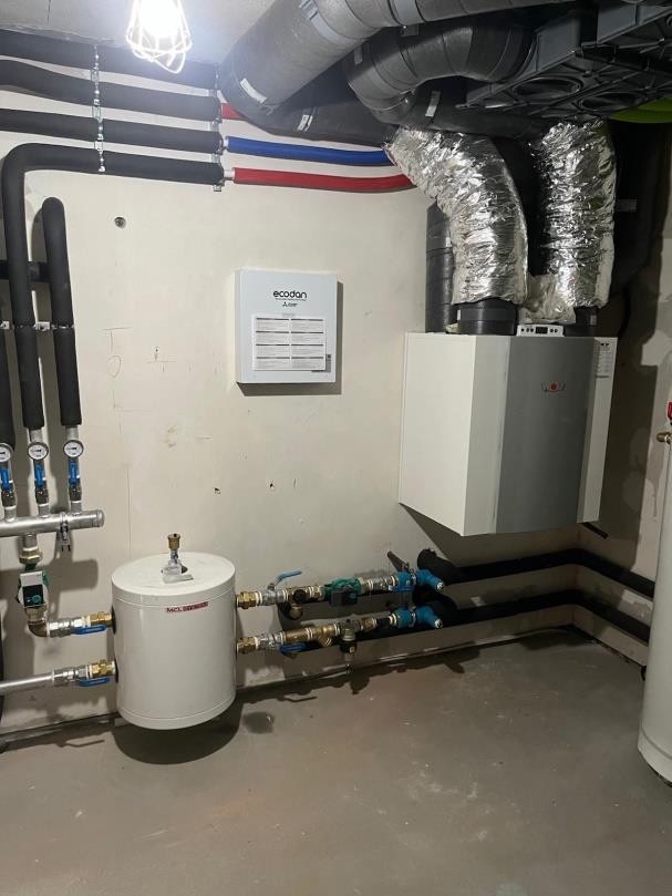 INSTALACIÓN DE RECUPERADOR DE CALOR, BOMBA DE CALOR Y SUELO RADIANTE INSTALACIÓN DE RECUPERADOR DE CALOR, BOMBA DE CALOR Y SUELO RADIANTE