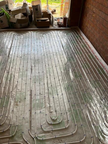 INSTALACIÓN DE RECUPERADOR DE CALOR, BOMBA DE CALOR Y SUELO RADIANTE INSTALACIÓN DE RECUPERADOR DE CALOR, BOMBA DE CALOR Y SUELO RADIANTE
