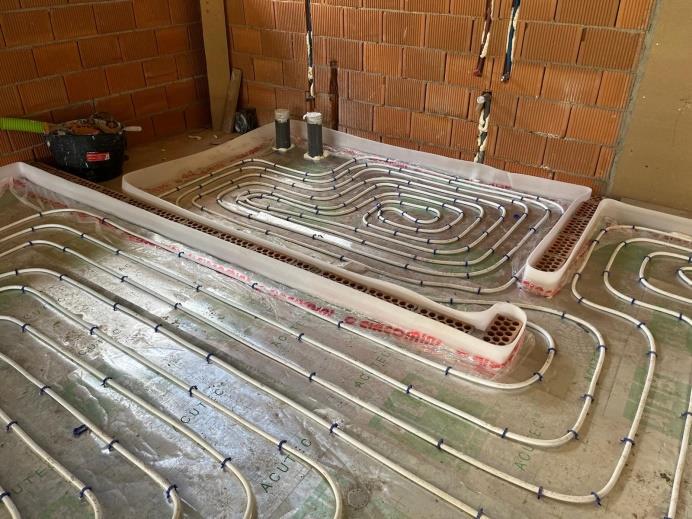 INSTALACIÓN DE RECUPERADOR DE CALOR, BOMBA DE CALOR Y SUELO RADIANTE INSTALACIÓN DE RECUPERADOR DE CALOR, BOMBA DE CALOR Y SUELO RADIANTE